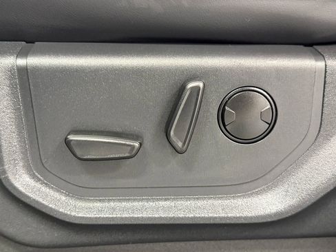 Used 2024 Ford Expedition Max XLT image 31