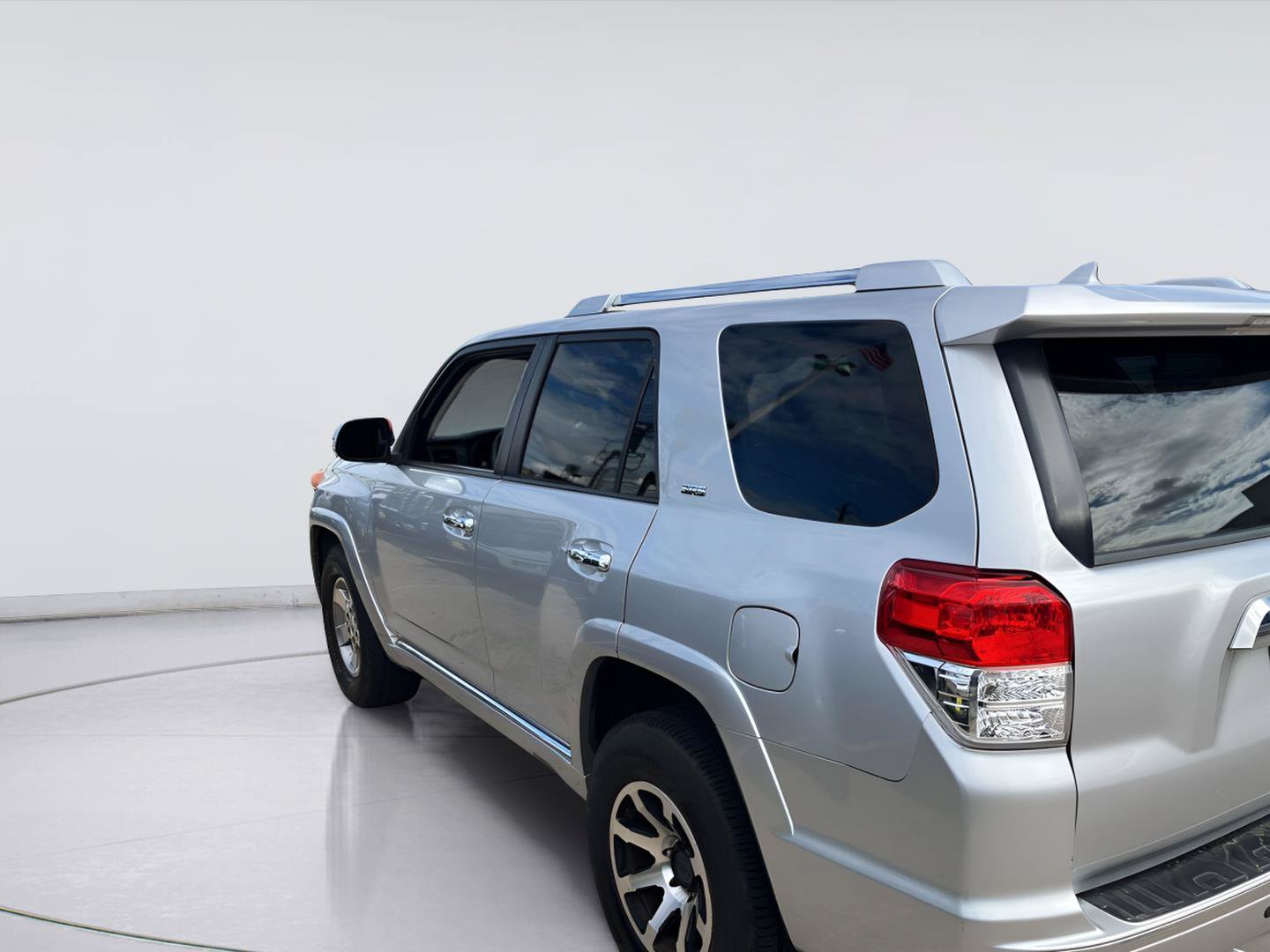 Used 2011 Toyota 4Runner SR5 w/ Premium Pkg w/Leather RWD image 8
