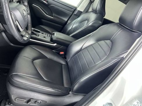 Used 2022 Toyota Highlander XLE AWD/4WD image 20