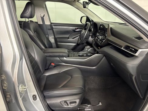 Used 2023 Toyota Highlander XLE AWD/4WD image 14