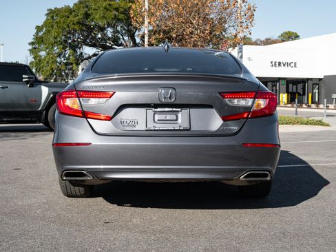 Used 2018 Honda Accord Sport image 9