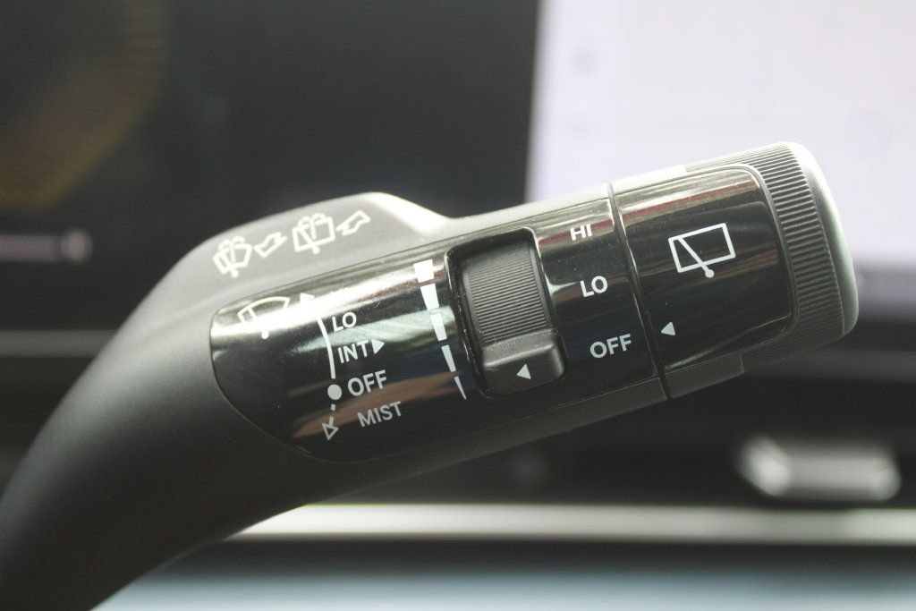 Certified 2025 Kia Carnival EX FWD image 38