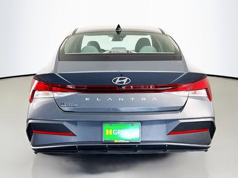 Used 2024 Hyundai Elantra SE image 8