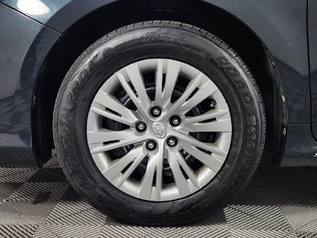 Used 2014 Toyota Camry LE w/ Fleet Convenience Package FWD image 18