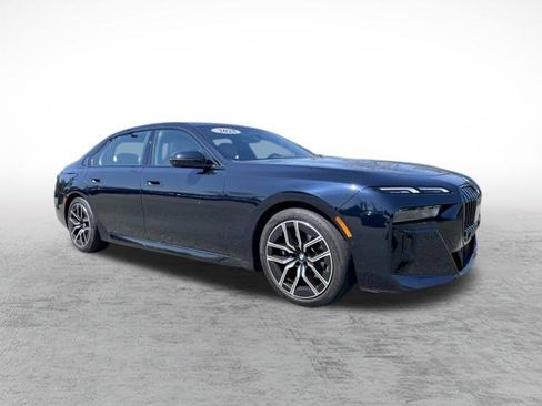 Used 2025 BMW 740i xDrive AWD/4WD image 3