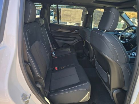 New 2025 Jeep Grand Cherokee Laredo X w/ Luxury Tech Group I image 24