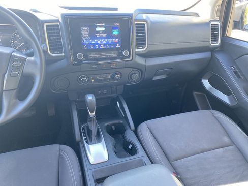 Used 2023 Nissan Frontier SV image 11