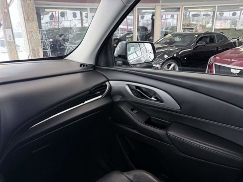 Used 2019 Chevrolet Traverse LT image 43