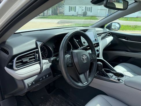 Used 2023 Toyota Camry SE w/ Cold Weather Package image 19