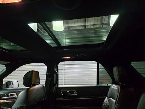 Used 2017 Ford Explorer Platinum image 20