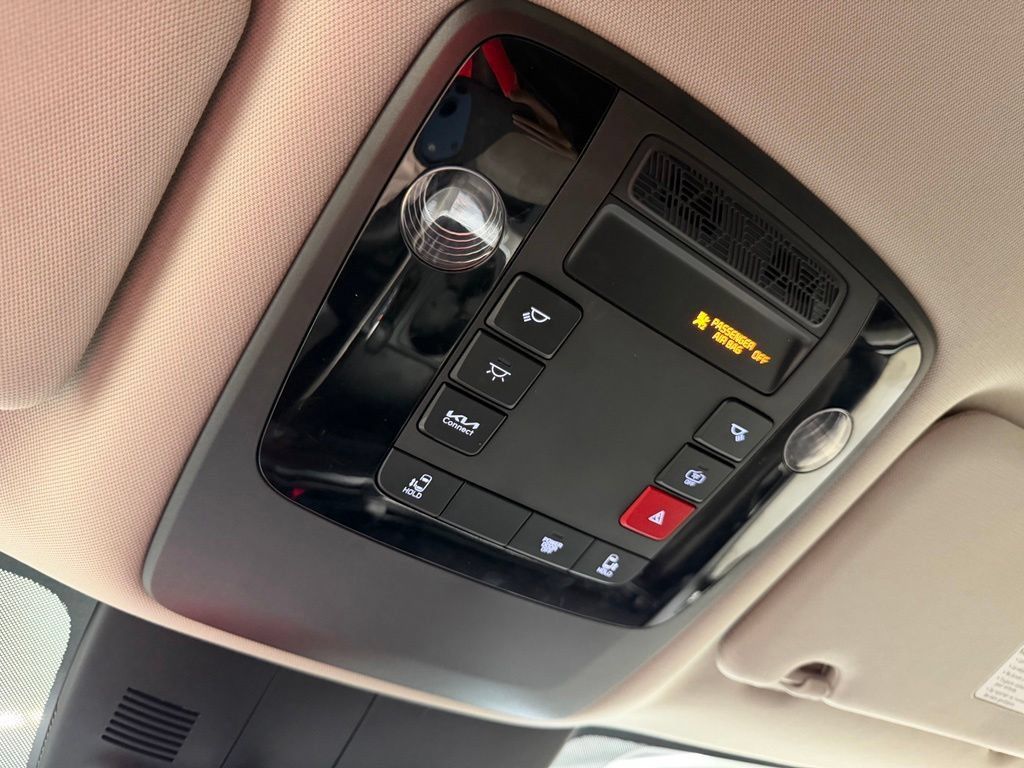 Used 2025 Kia Carnival FWD image 40