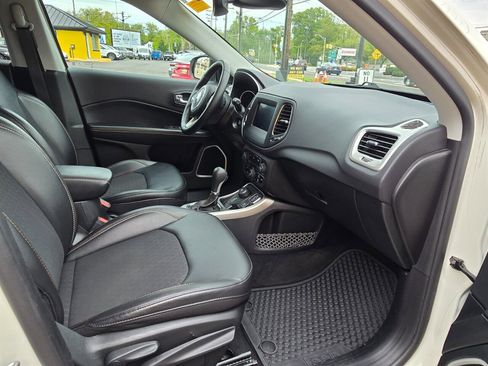 Used 2019 Jeep Compass Latitude w/ Popular Equipment Group AWD/4WD image 10