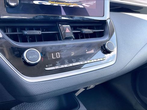 Used 2025 Toyota Corolla LE FWD image 34