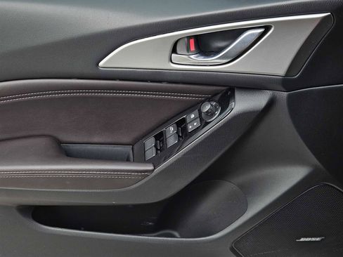 Used 2018 MAZDA MAZDA3 Touring image 22