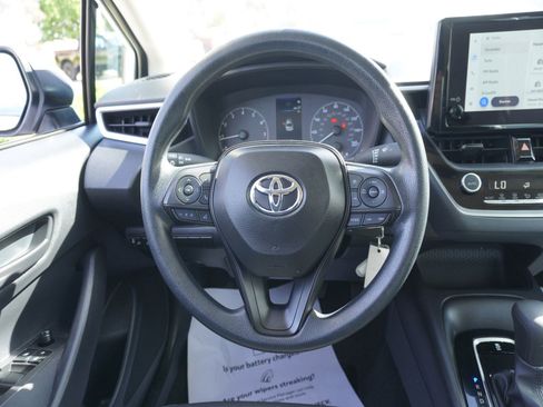 Used 2025 Toyota Corolla LE image 12