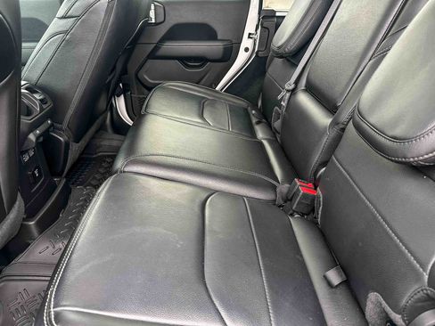 Used 2022 Jeep Wrangler Unlimited Sahara w/ Cold Weather Group image 18