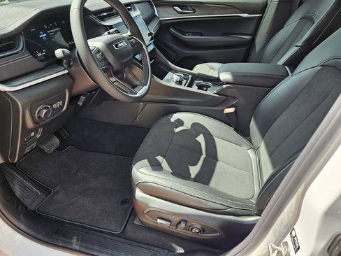 New 2026 Jeep Grand Cherokee Altitude RWD image 13