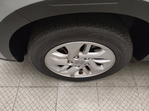 Used 2021 Hyundai Venue SE FWD image 31