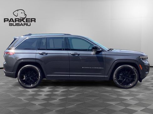 Used 2023 Jeep Grand Cherokee Overland w/ Luxury Tech Group IV AWD/4WD image 6