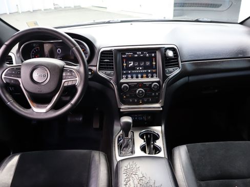Used 2018 Jeep Grand Cherokee Altitude image 14