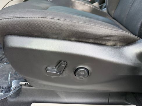 Used 2023 Chrysler Voyager LX FWD image 14