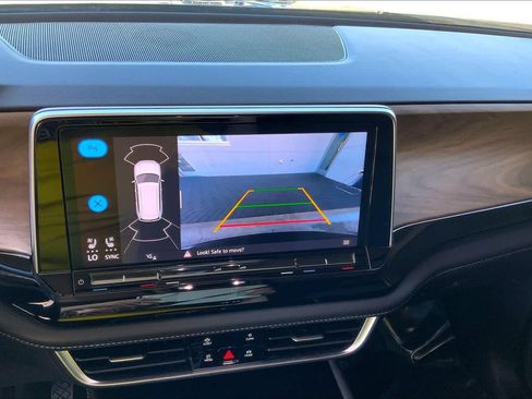 Used 2024 Volkswagen Atlas SE image 27