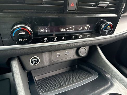 Used 2021 Nissan Rogue SV image 18