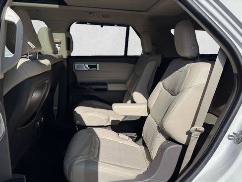 Used 2020 Ford Explorer Platinum w/ Premium Technology Package AWD/4WD image 18