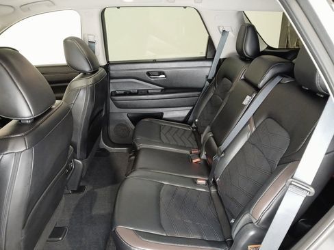 Used 2024 Nissan Pathfinder Platinum w/ Cargo Package image 13