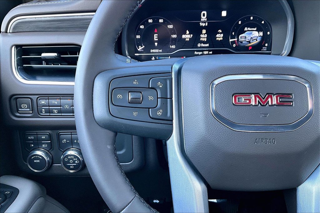 Used 2023 GMC Yukon SLT w/ SLT Luxury Package AWD/4WD image 24