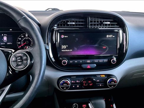 Used 2022 Kia Soul EX image 8