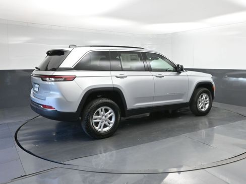 New 2025 Jeep Grand Cherokee Laredo w/ Luxury Tech Group I image 15