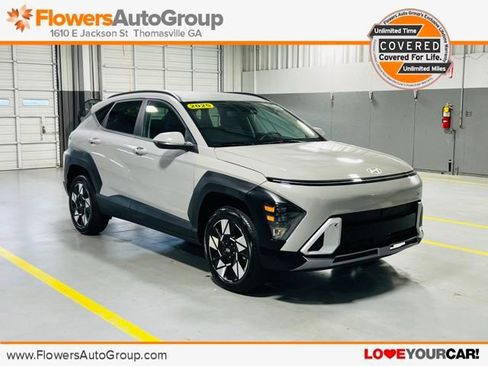 Used 2025 Hyundai Kona SEL image 1