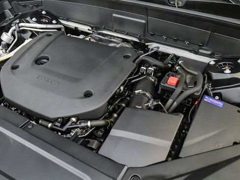 Certified 2024 Volvo XC90 B6 Plus image 28