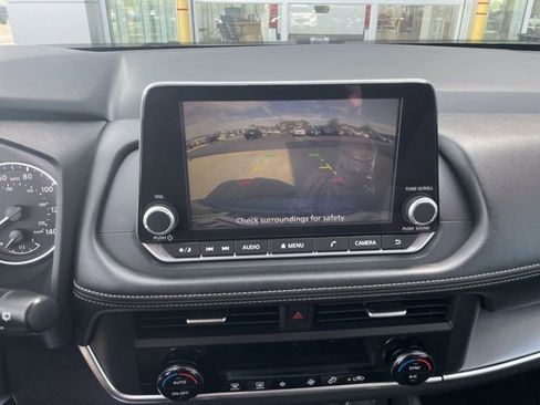 Used 2025 Nissan Rogue SV AWD/4WD image 23
