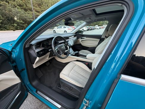 Used 2019 Audi e-tron Premium Plus image 8