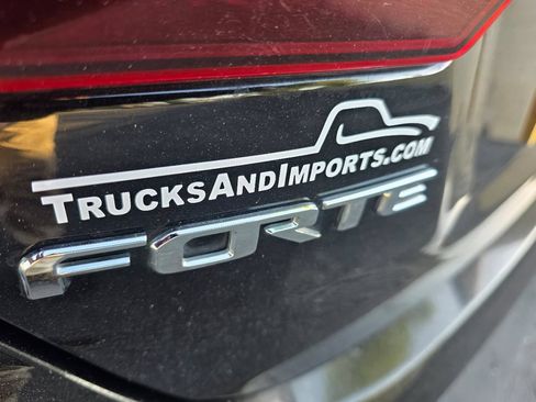 Used 2020 Kia Forte LXS FWD image 28