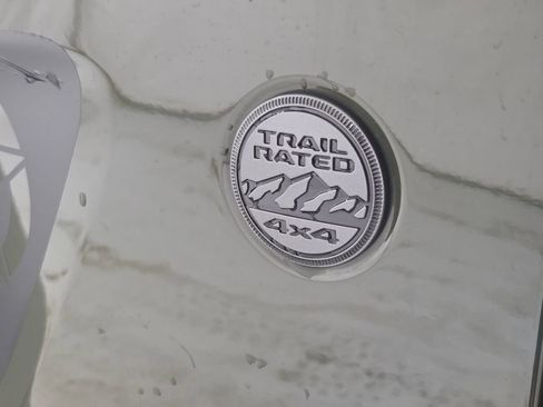 Used 2023 Jeep Gladiator Willys image 3