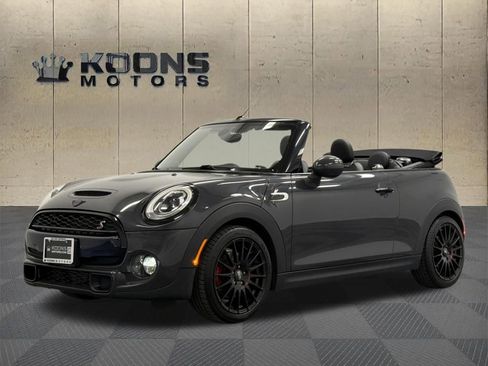 Used 2017 MINI Cooper S image 1