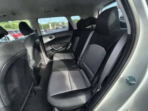 Used 2025 Kia Soul LX w/ LX Technology Package FWD image 24