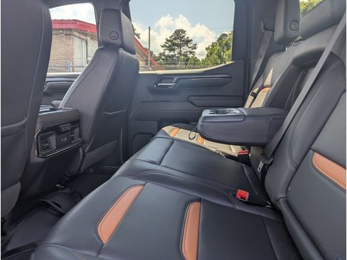 Used 2024 GMC Sierra 1500 AT4 w/ Technology Package AWD/4WD image 15