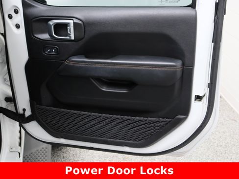 Used 2020 Jeep Wrangler Unlimited Sahara image 36