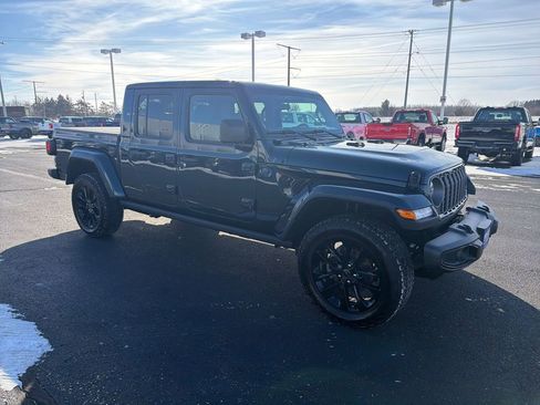 Used 2025 Jeep Gladiator Sport image 7