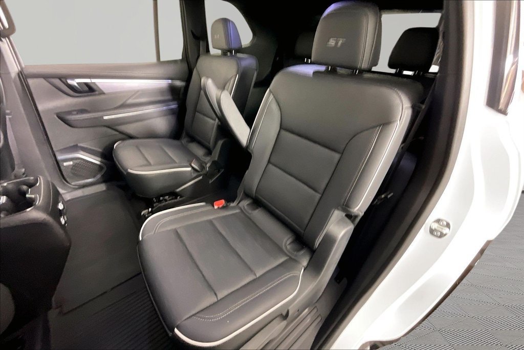 Certified 2025 Buick Enclave Sport Touring w/ Power Package FWD image 19