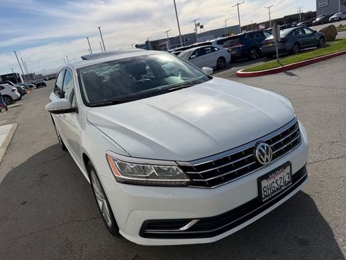 Used 2018 Volkswagen Passat 2.0T SE w/ SE Lighting Package image 8