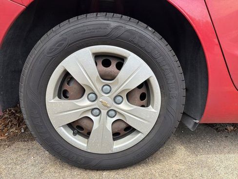 Used 2018 Chevrolet Cruze LS image 5