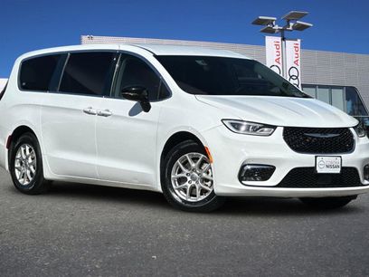 Used 2024 Chrysler Pacifica Touring-L