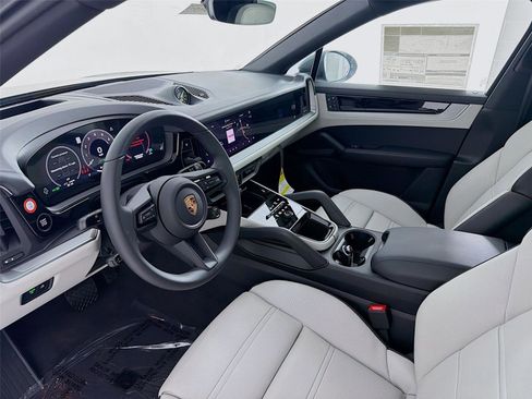 New 2026 Porsche Cayenne Coupe AWD/4WD image 4