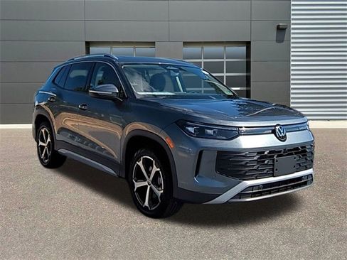 New 2025 Volkswagen Tiguan SE image 1