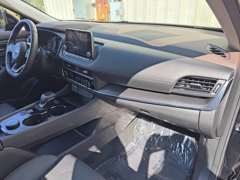 Used 2023 Nissan Rogue SV w/ SV Premium B Package AWD/4WD image 15